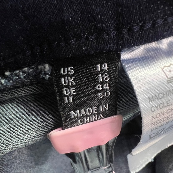 👖|•SUSAN GRAVER•| Dark Wash Girlfriend Jeans Size 14 L28👖 - Picture 5 of 6